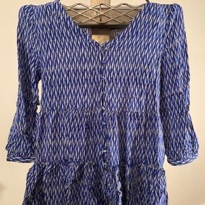 blue and white V-neck button down peplum hem blous